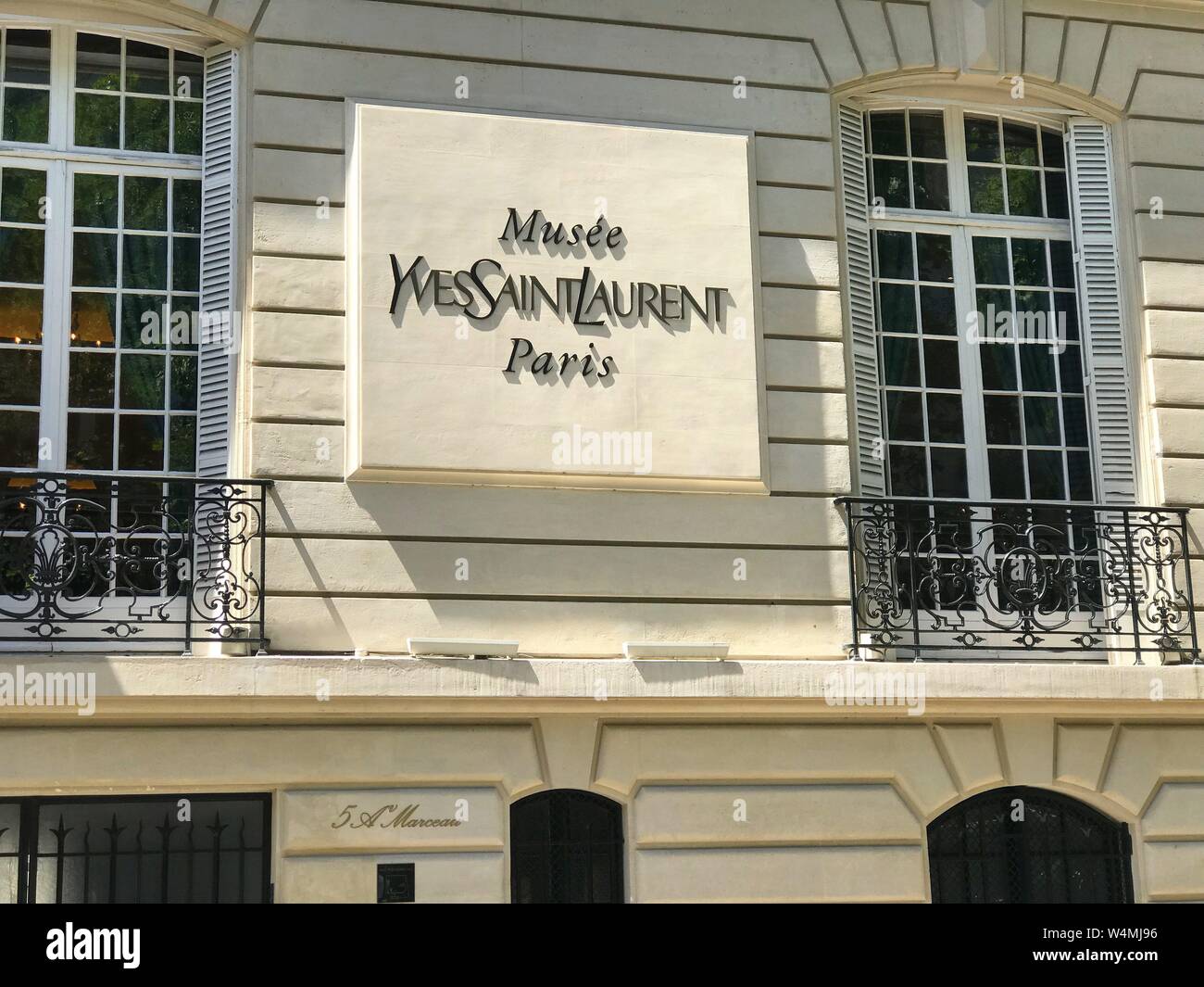 Museeyslparis shop