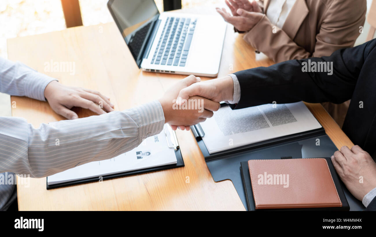 businessman employee candidate shaking hands with company leader HR