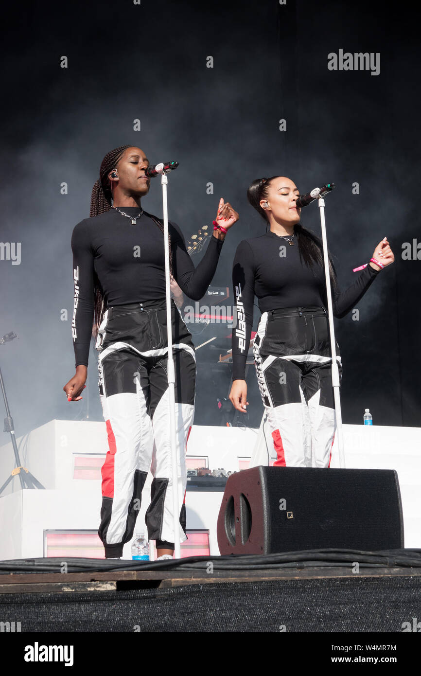 Ella Eyre backing singers performing on stage at the 2019 Liverpool International Music Festival (LIMF). Stock Photo