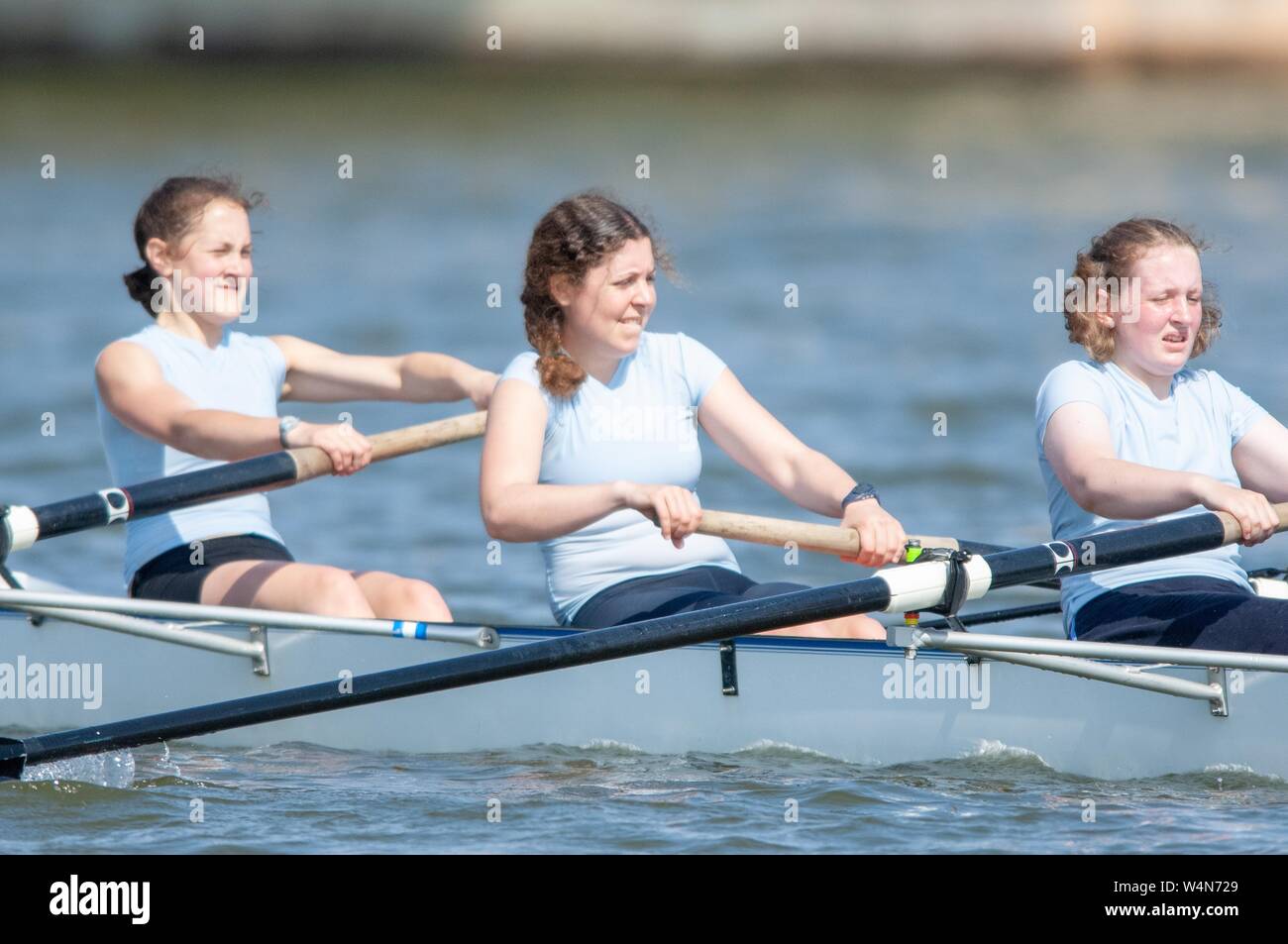 University rowing competition hires stock photography and images Alamy
