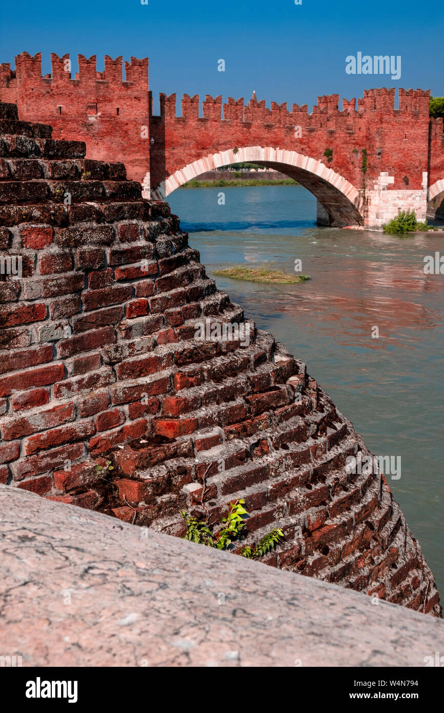 ponte di pietra - verona italy Stock Photo - Alamy