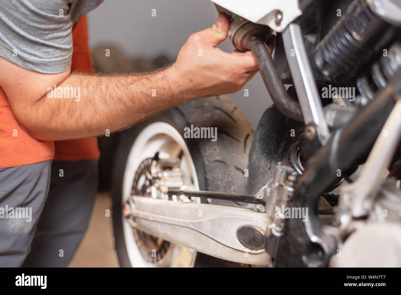Motorbike repairing hot sale