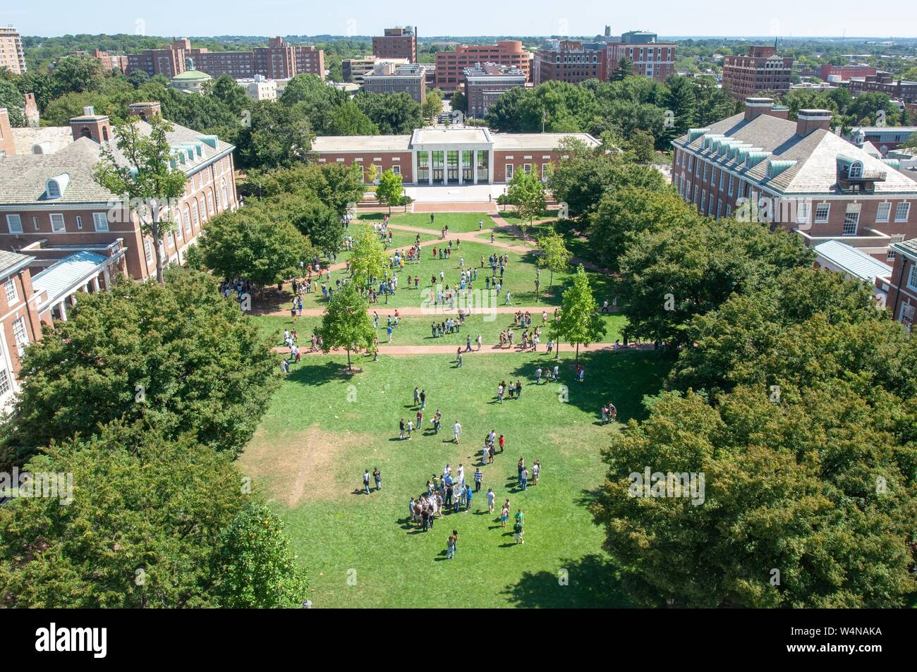 Bird's-eye view of people standing and walking in Keyser Quad, on a sunny day, with the Milton S Eisenhower Library in the background, at the Johns Hopkins University, Baltimore, Maryland, September 4, 2006. From the Homewood Photography Collection. () Stock Photo