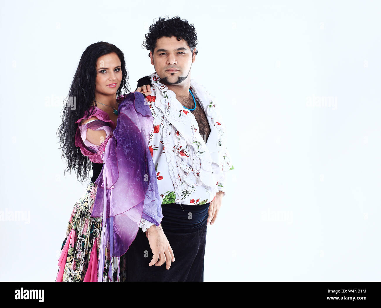 цыганские пар. влюбленные пары восточные. цыганские пар. цыгане пара. цыганская пара фото.