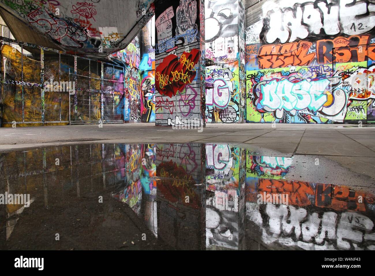 Legal graffiti wall london hires stock photography and images Alamy