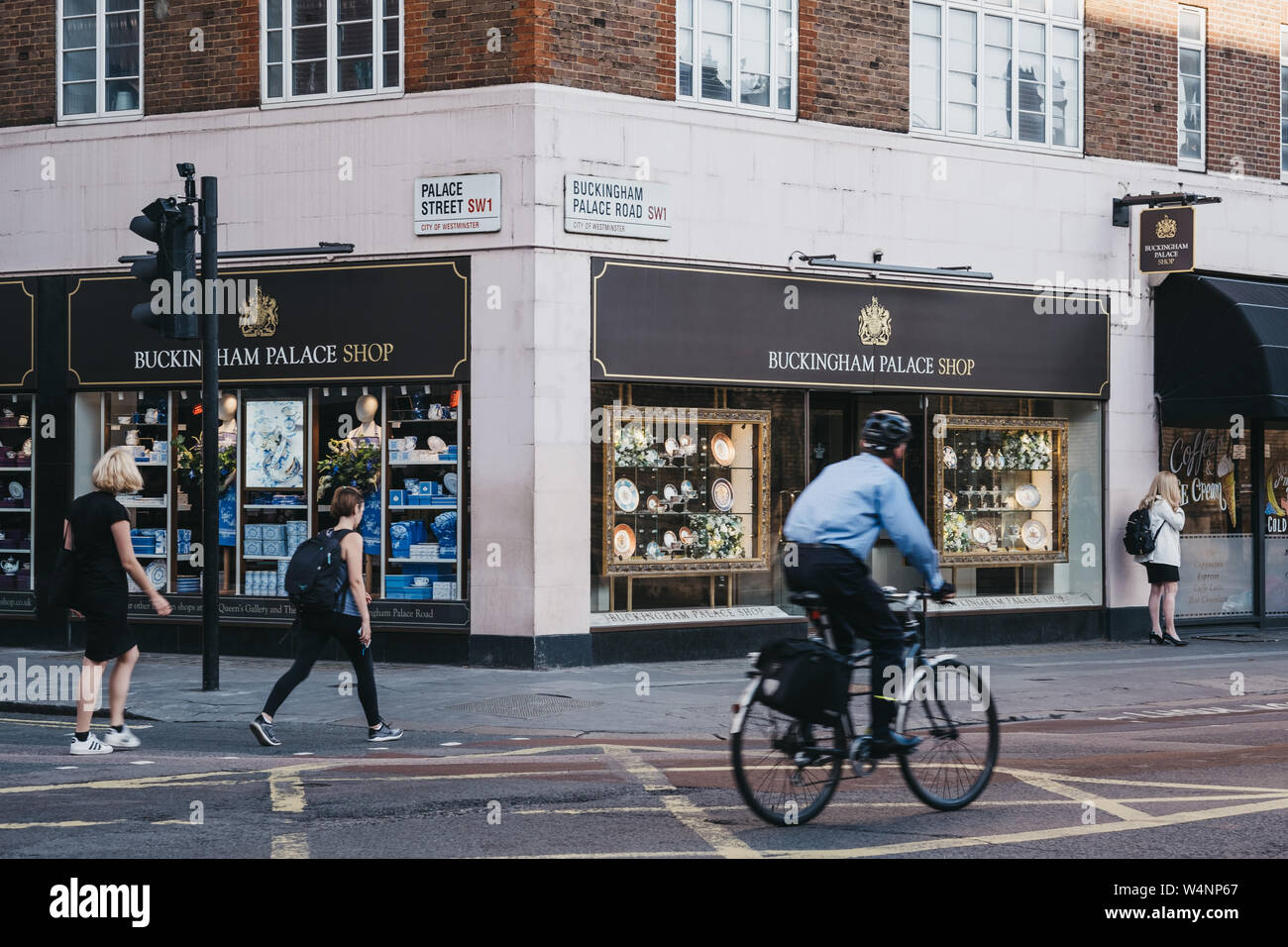 London, UK - July 15, 2019: Pedestrians and cyclist in front of Buckingham Palace Shop, London, a Royal shop for gifts, collections and commemorative Stock Photo