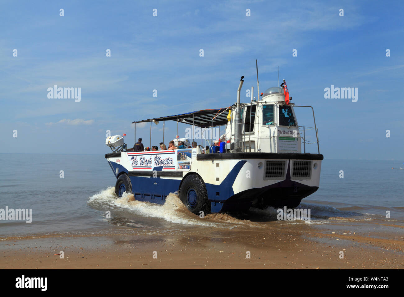 The Wash Monster, entering sea, start of sea cruise, passengers, Hunstanton beach, amphibious vehicle, cruises, The Wash, Norfolk Stock Photo