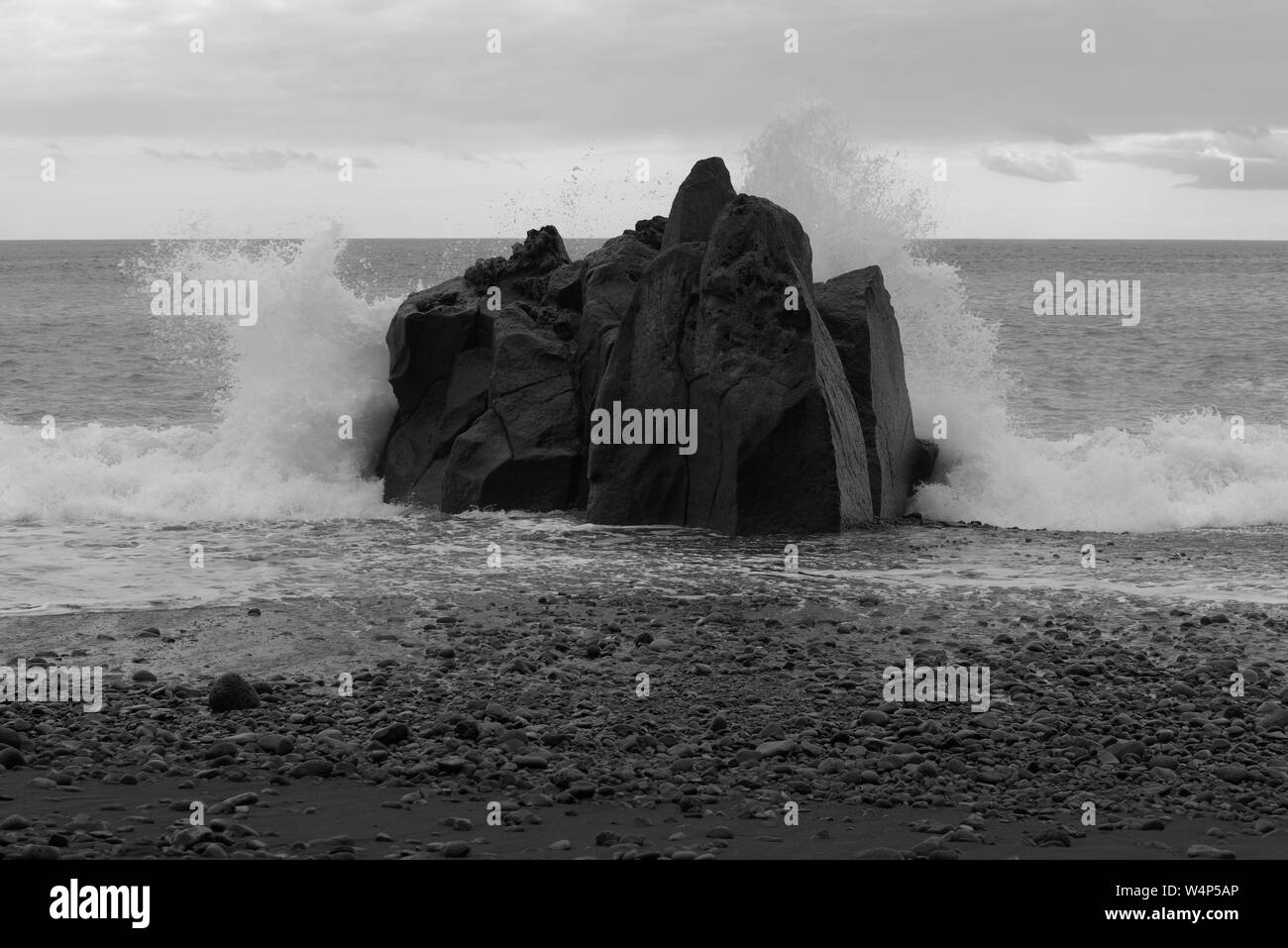 Funchal madeira waves hi-res stock photography and images - Alamy