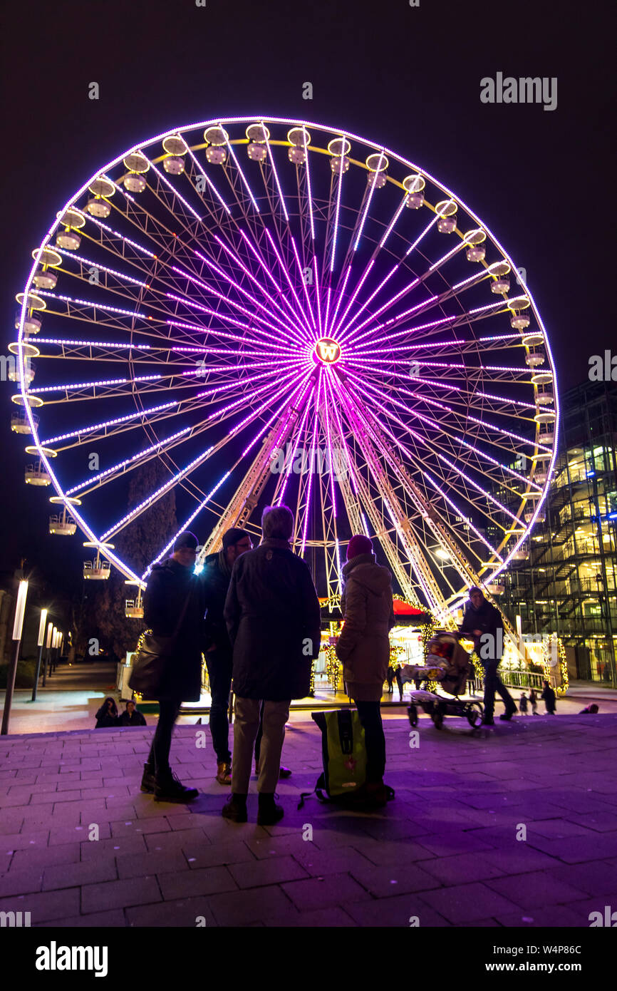 Christmas market in Essen, on Kettwiger Stra§e, Ferris wheel at