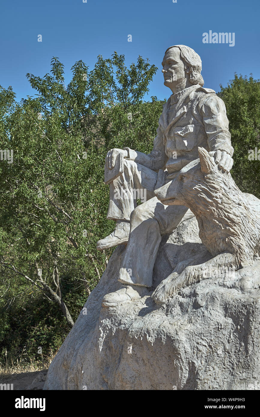 Sculpture in the Mirador de la Bureba, monument to Felix Rodriguez de la Fuente in Poza de la Sal, donated by Cuarto Milenio, Burgos, Spain Stock Photo