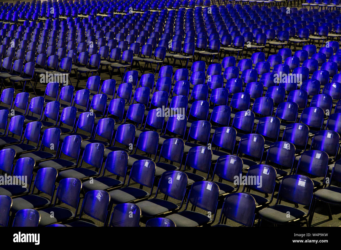 Empty folding chairs hi-res stock photography and images - Alamy