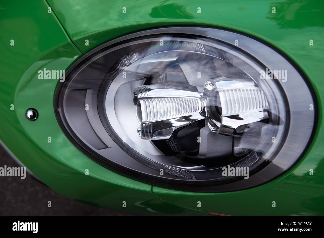 Round headlight hires stock photography and images Alamy