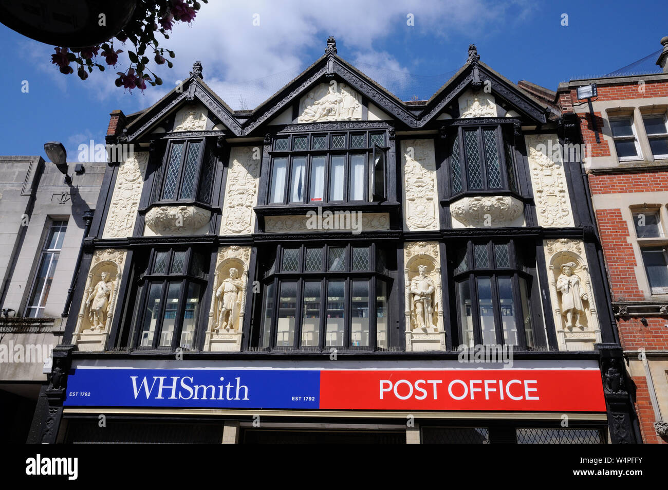 No 15, Cornhill, Bury St Edmunds, Suffolk. has staues of Edward VI