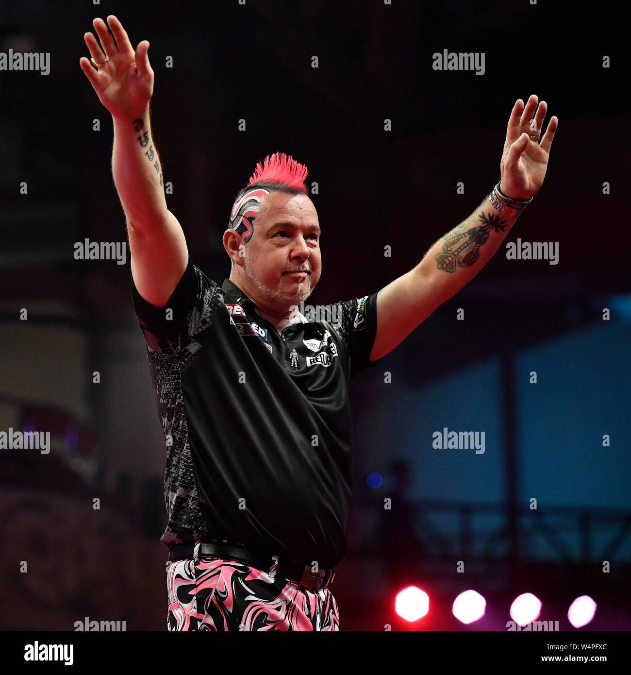 Peter wright celebrates victory over hi-res stock photography and images -  Alamy