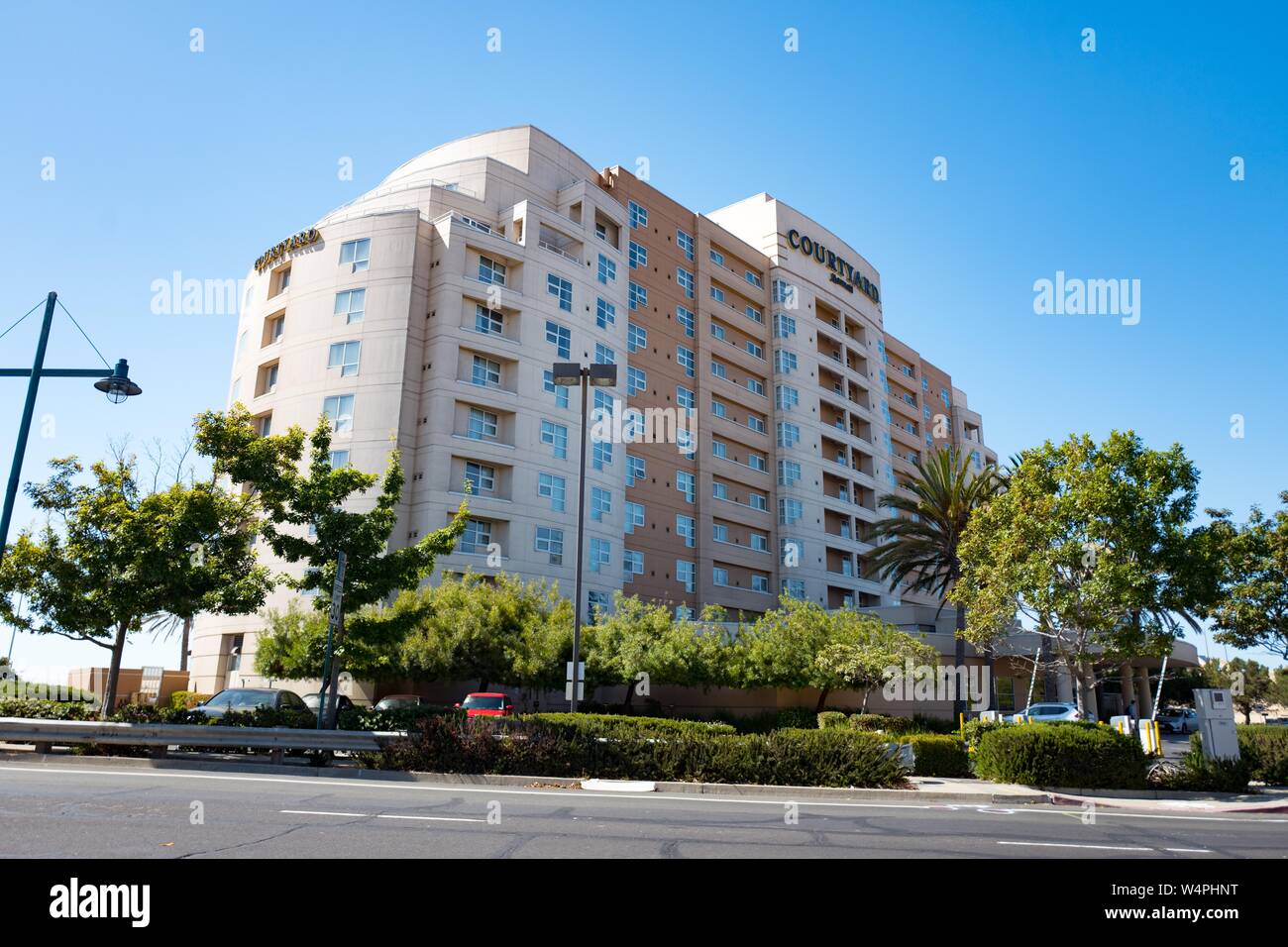 Low-angle view of Courtyard Marriott hotel in Emeryville, California, a popular option for travelers to San Francisco, September 18, 2018. () Stock Photo