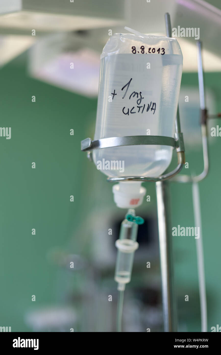 Iv bag hires stock photography and images Alamy
