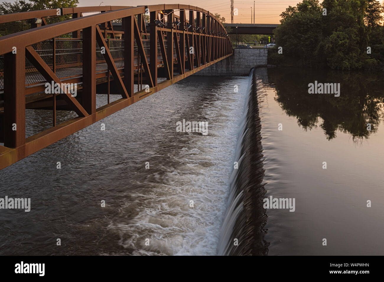Footbridge background hi-res stock photography and images - Alamy
