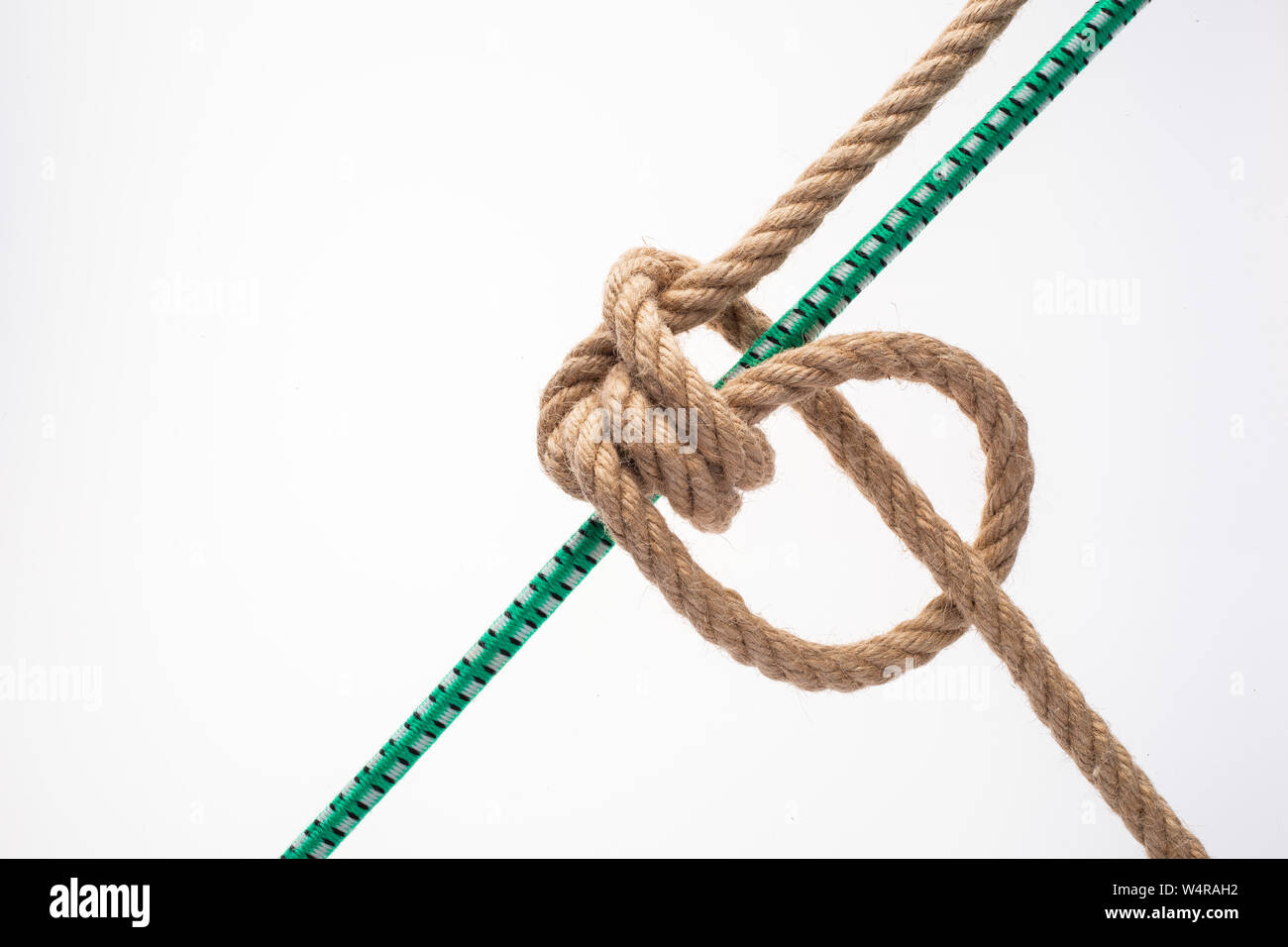 Halyard Bend Isolated On White Background Rope Node Stock Photo Alamy Pagesbusinessessport & recreationяхтенная школа катран в одессеvideosфаловый узел / cleat hitch (halyard). https www alamy com halyard bend isolated on white background rope node image261127358 html