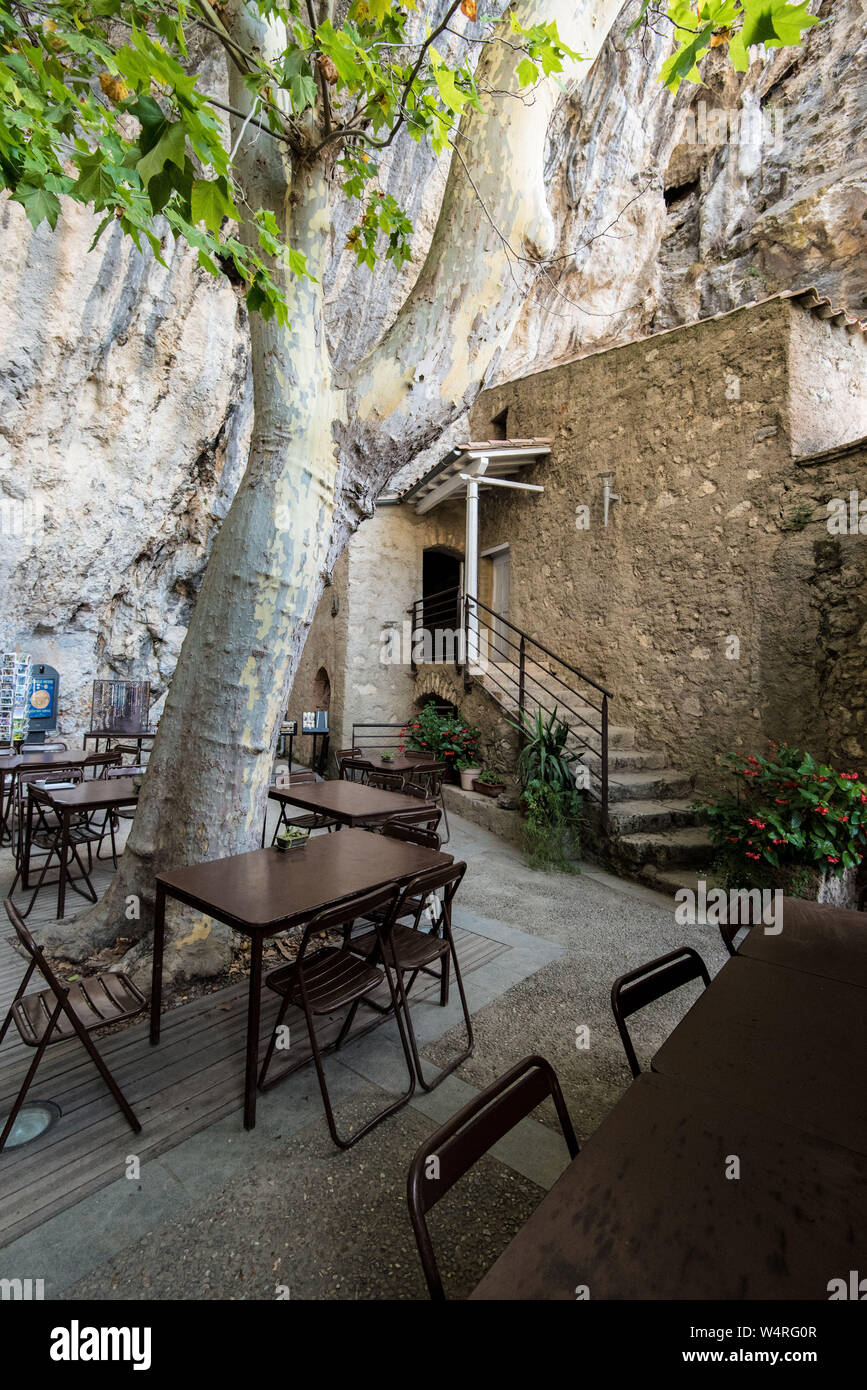 Troglodyte hermitage of Saint-Antoine in the Galamus Gorges near Saint-Paul-de-Fenouillet (south of France), between the “Pays Catalan” and “Pays Cath Stock Photo