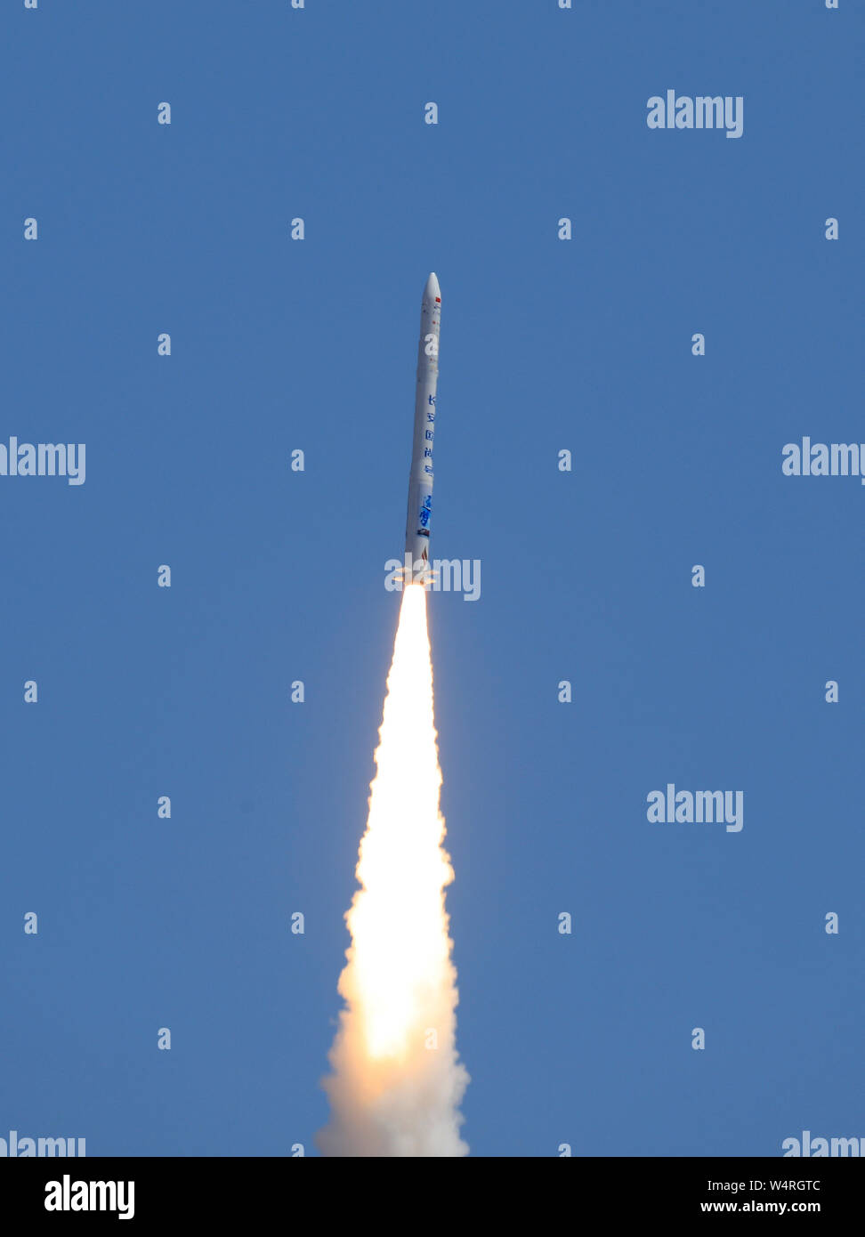 (190725) -- JIUQUAN, July 25, 2019 (Xinhua) -- A carrier rocket developed by a Chinese private company successfully sends two satellites into orbit from the Jiuquan Satellite Launch Center in northwest China, July 25, 2019. The SQX-1 Y1, developed by a Beijing-based private rocket developer i-Space, is a four-stage small commercial carrier rocket. The rocket's body has a maximum diameter of 1.4 meters, length of 20.8 meters and takeoff weight of 31 tonnes. It has a lift capability of sending 260 kg of payload to 500 km high sun-synchronous orbit. (Photo by Wang Jiangbo/Xinhua) Stock Photo