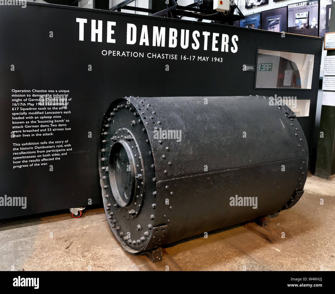 a-dummy-upkeep-bouncing-bomb-as-used-in-world-war-two-by-the-dambusters-W4RH2J.jpg