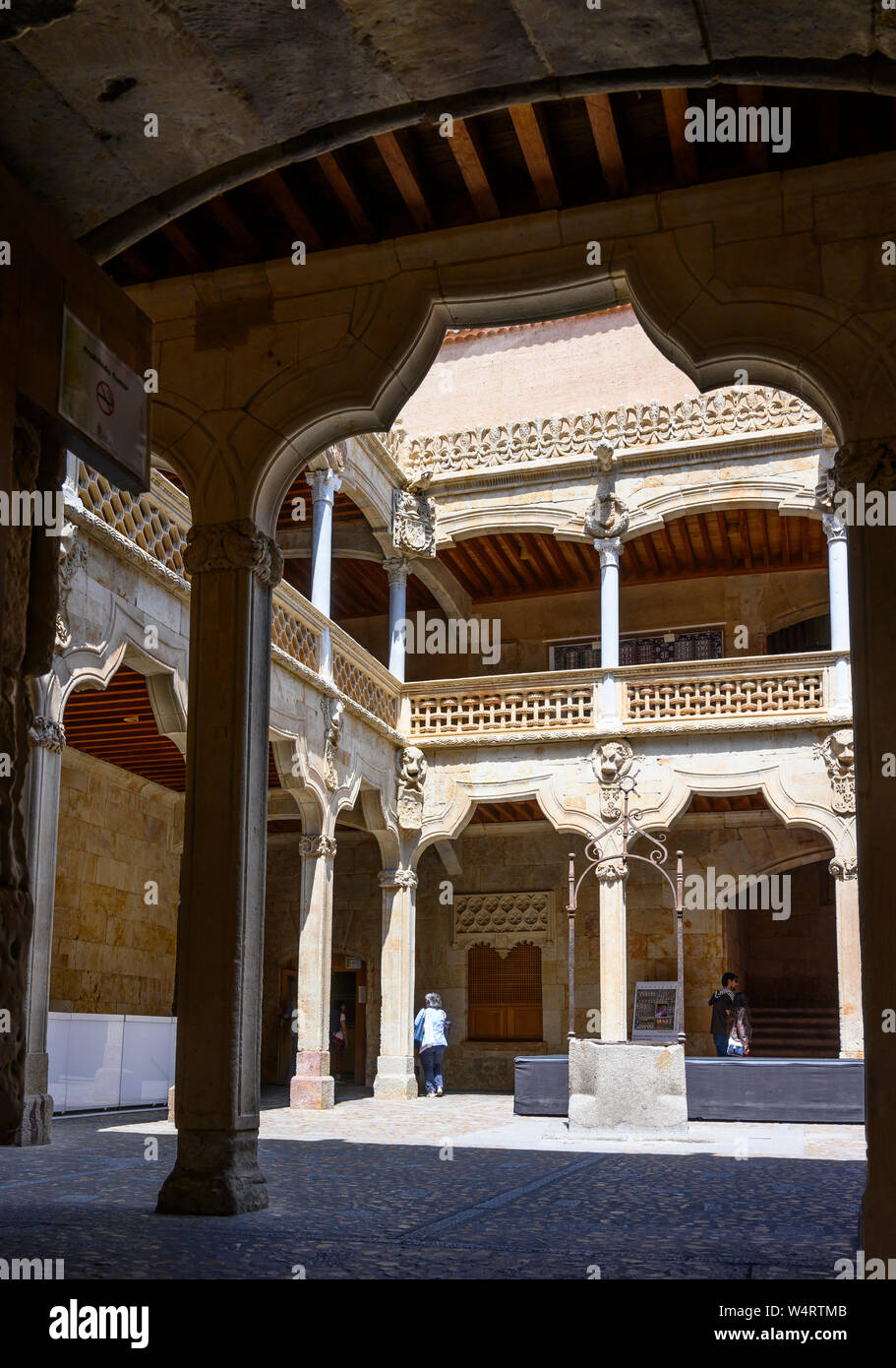 The interior courtyard of the, 16th century, Casa De Las Conchas. Salamanca, Spain. Stock Photo