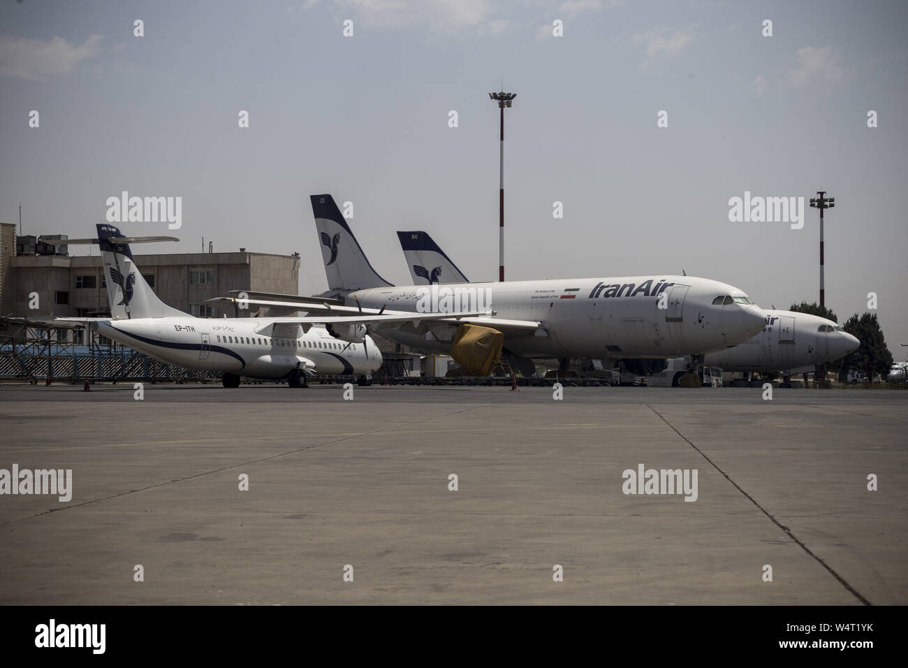 Boeing 737 iran air. Пассажирские самолеты ирана. Iran aseman airlines. Летают ли самолеты в иран. Авиация ирана гражданская.