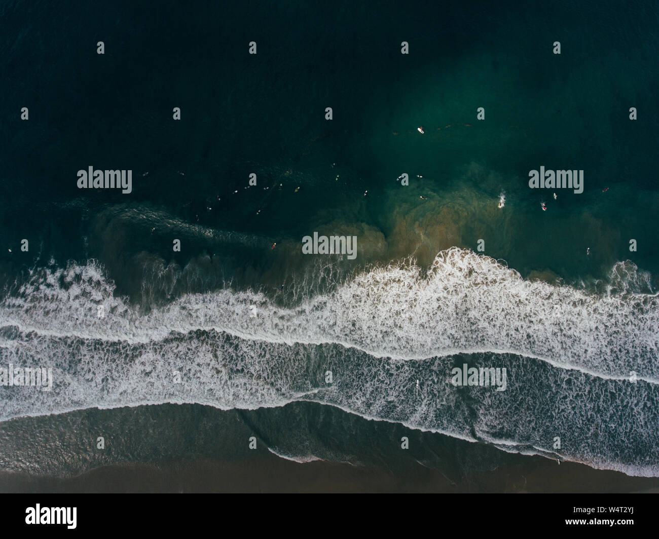 Aerial view group surfers hi-res stock photography and images - Alamy