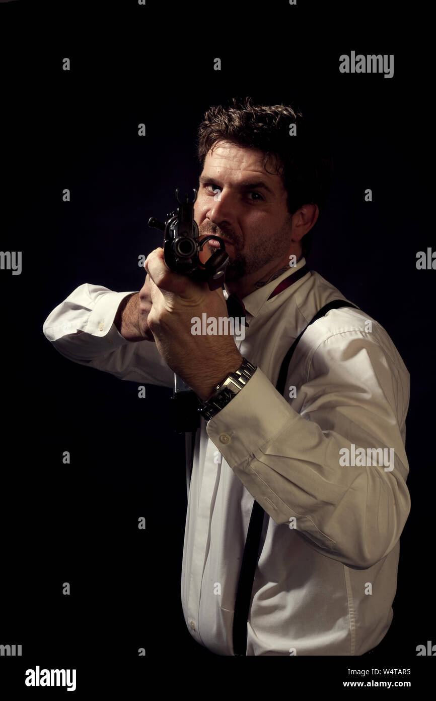 American mafia gangster man in suit with gun Stock Photo - Alamy