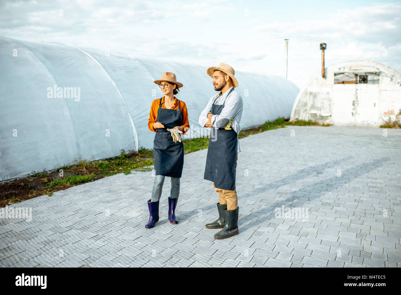 Farmer dressed in overalls hi-res stock photography and images - Alamy