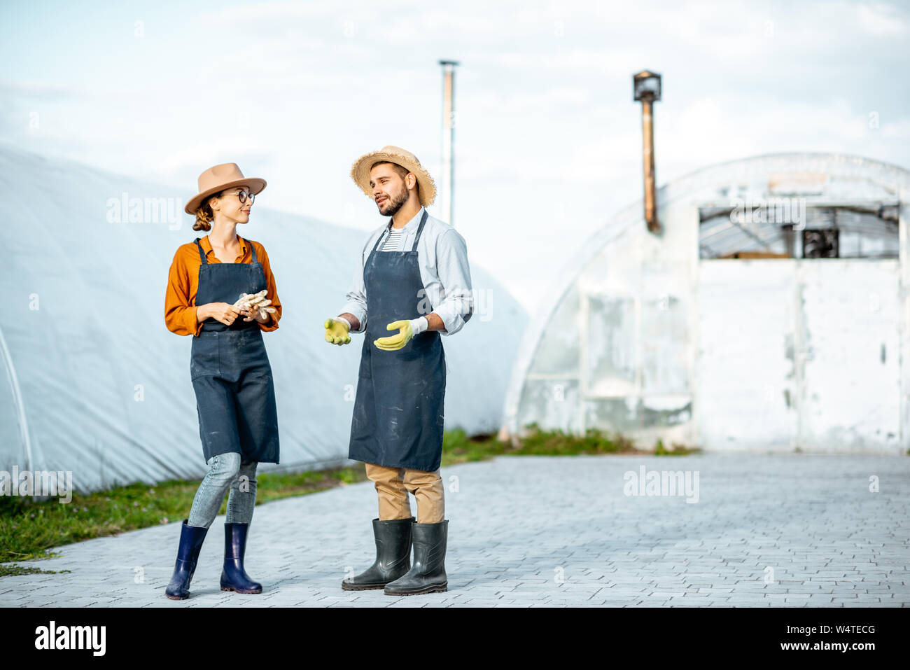 Well dressed woman standing hi-res stock photography and images - Alamy