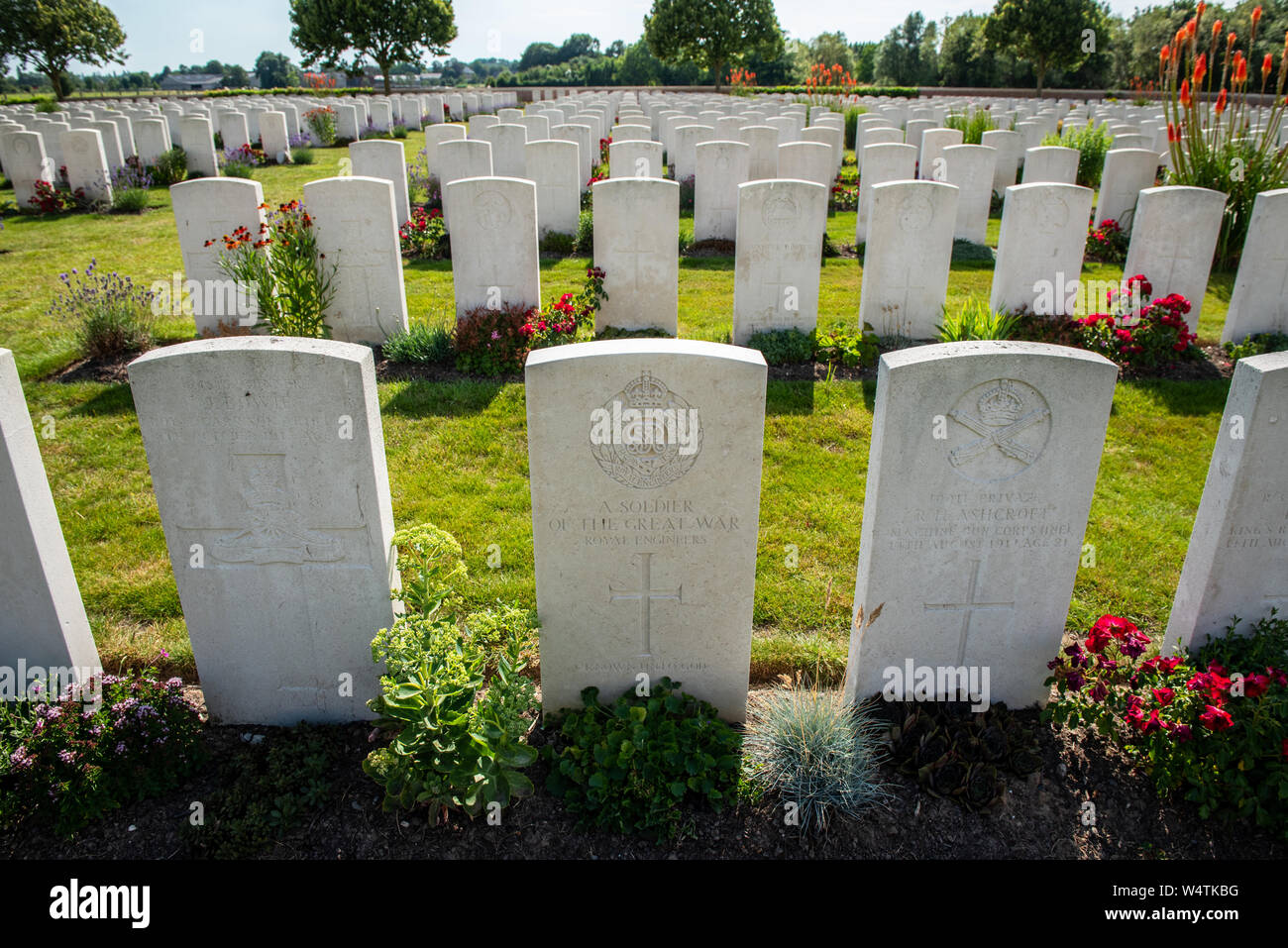 België. Ieper. Artillery Wood Cemetery is een Britse militaire begraafplaats met gesneuvelden uit de Eerste Wereldoorlog, gelegen in het Belgische dor Stock Photo