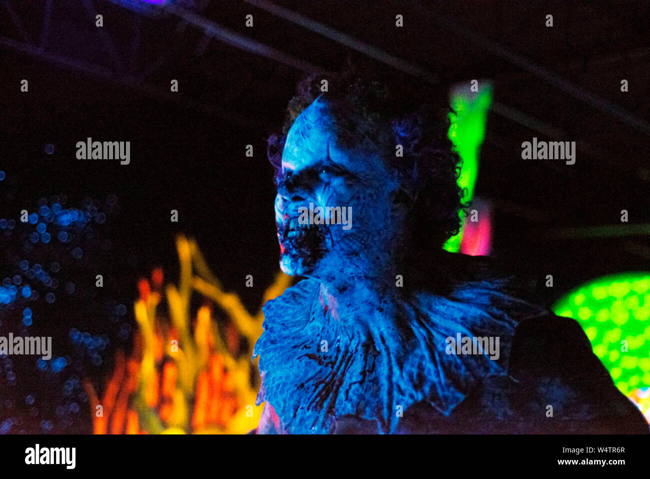 Andy Powers In The Clown 14 Directed By Jon Watts Credit Cross Creek Pictures Album Stock Photo Alamy Andy Powers In The Clown 14 Directed By Jon Watts Credit Cross Creek Pictures Album Stock Photo Alamy