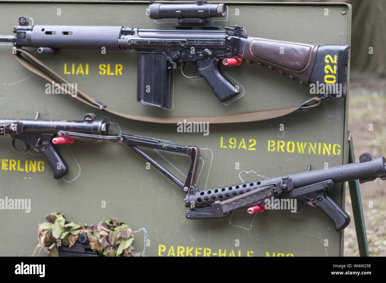 modern-rifles-on-display-at-an-outdoor-event-in-the-grounds-of-the-durham-light-infantry-museum-durham-county-durham-uk-W4W29E.jpg