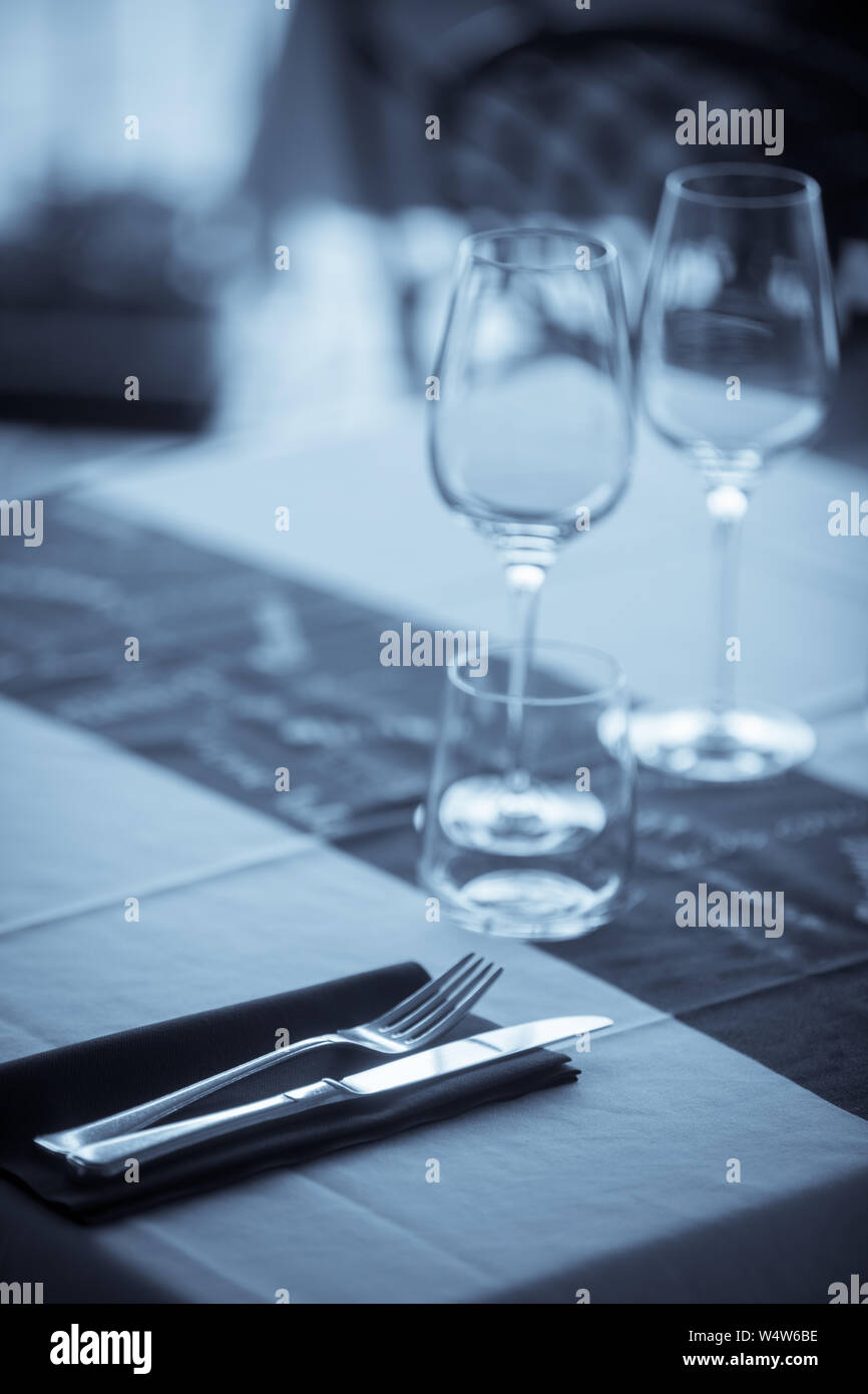 Empty glasses and dish ware on a table in a restaurant Stock Photo - Alamy