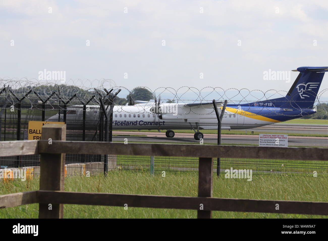 Manchester airport aviation viewing park Stock Photo - Alamy