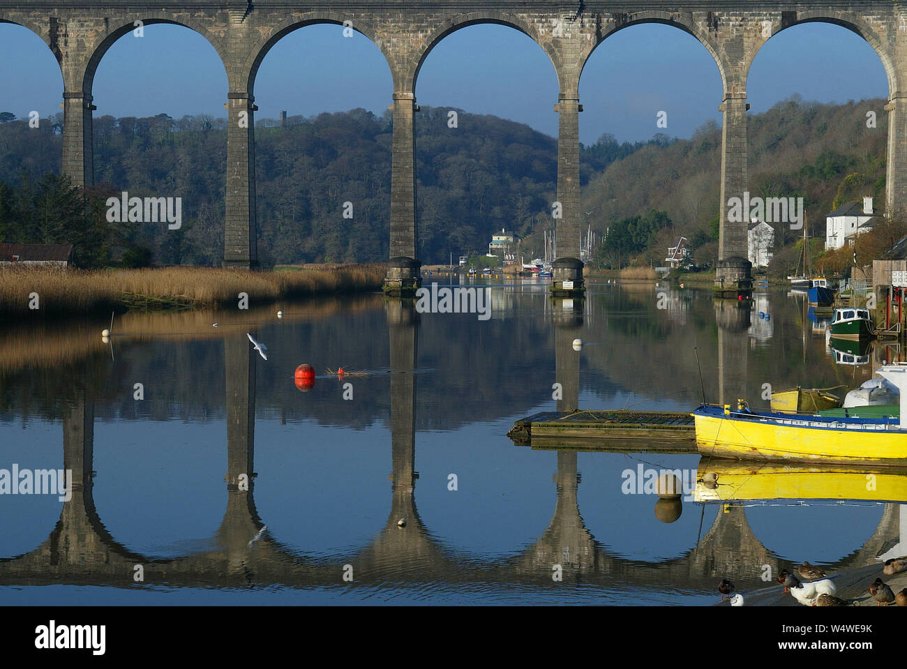 27.01.2004 - The railway viaduct that links Devon to Cornwall across the River Tamar at Calstock, Cornwall, UK. Stock Photo