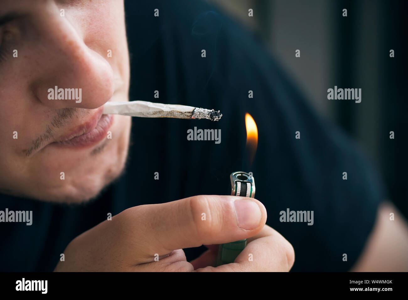 Holding a cigarette in his mouth hi-res stock photography and images - Alamy