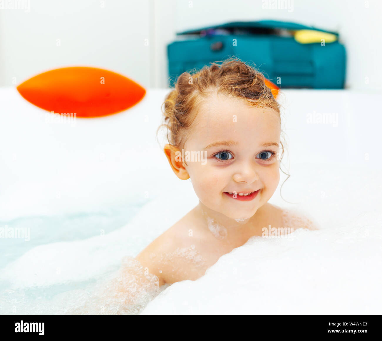 Collection 28+ Stock Images getting out bathtub water little girl bath Sharp Collection 28+ Stock Images getting out bathtub water little girl bath Sharp