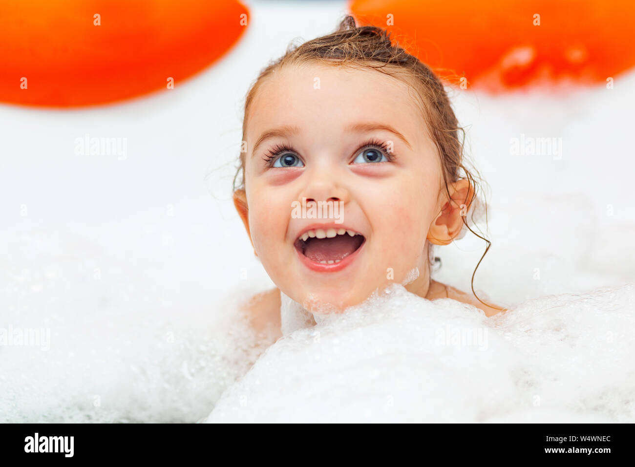 happy-little-girl-takes-a-bath-in-a-hydromassage-bathtub-with-foam