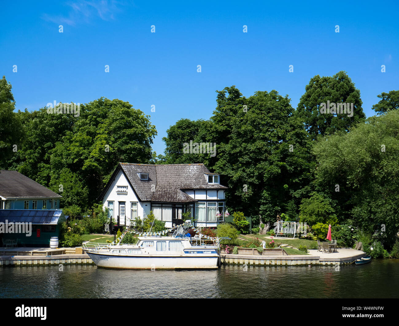 River Bank, Staines-upon-Thames, Surrey, England, UK, GB. Stock Photo