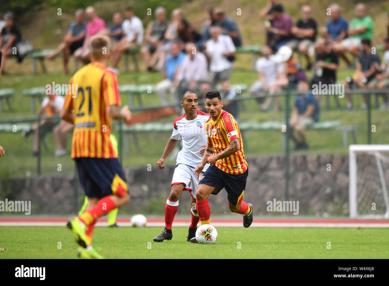 Santa Cristina Valgardena, Italia. 25th July, 2019. Foto Massimo Paolone/LaPresse25 luglio 2019 Santa Cristina Valgardena (Bz), Italia sport calcio Lecce vs Virtus Bolzano - Pre Campionato di calcio Serie A 2019/2020 - Centro Sportivo &quot;Mulin da Coi&quot; Nella foto: Filippo Falco in azione Photo Massimo Paolone/LaPresse July 25, 2019 Santa Cristina Valgardena (Bz), Italy sport soccer Lecce vs Virtus Bolzano - Pre Italian Football Championship League A TIM 2019/2020 - Sport center &quot;Mulin da Coi&quot;. In the pic: Filippo Falco in action Credit: LaPresse/Alamy Live News Stock Photo