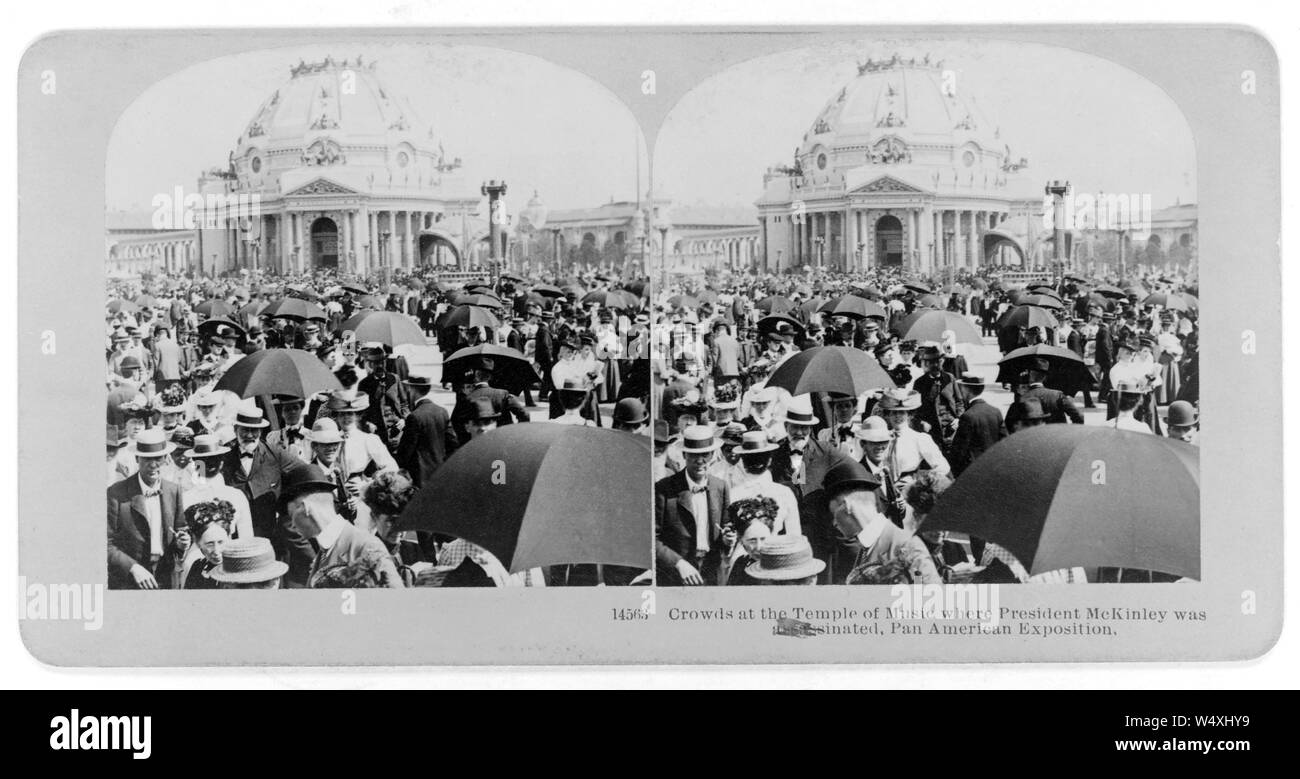 Crowds at the Temple of Music where President McKinley was Assassinated, Pan American Exposition, Stereo Card, Photographed and Published by B.W. Kilburn, 1901 Stock Photo