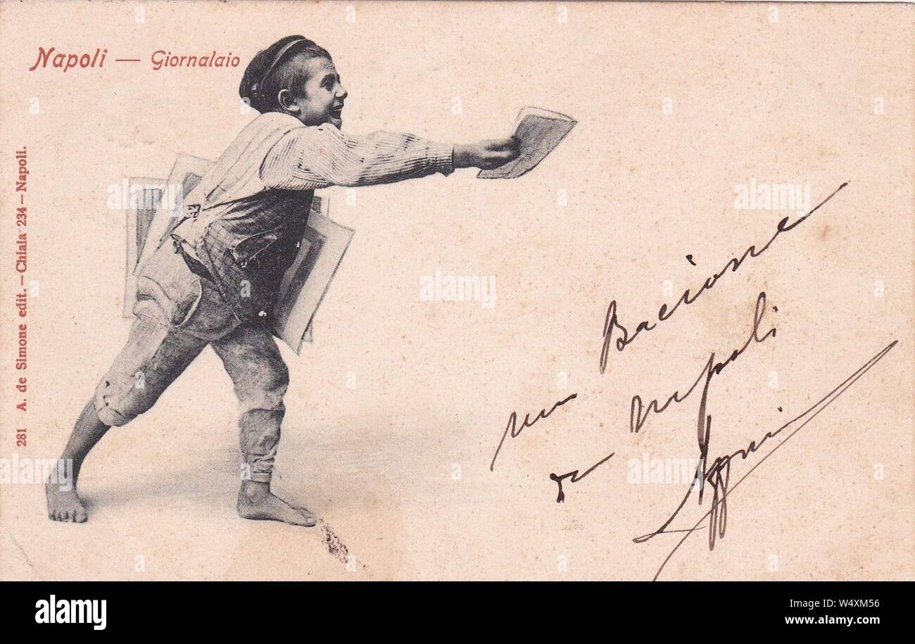 COSTUMI NAPOLETANI - Ed.De Simone - Giornalaio 1903 (Little Neapolitan newsboy). Stock Photo
