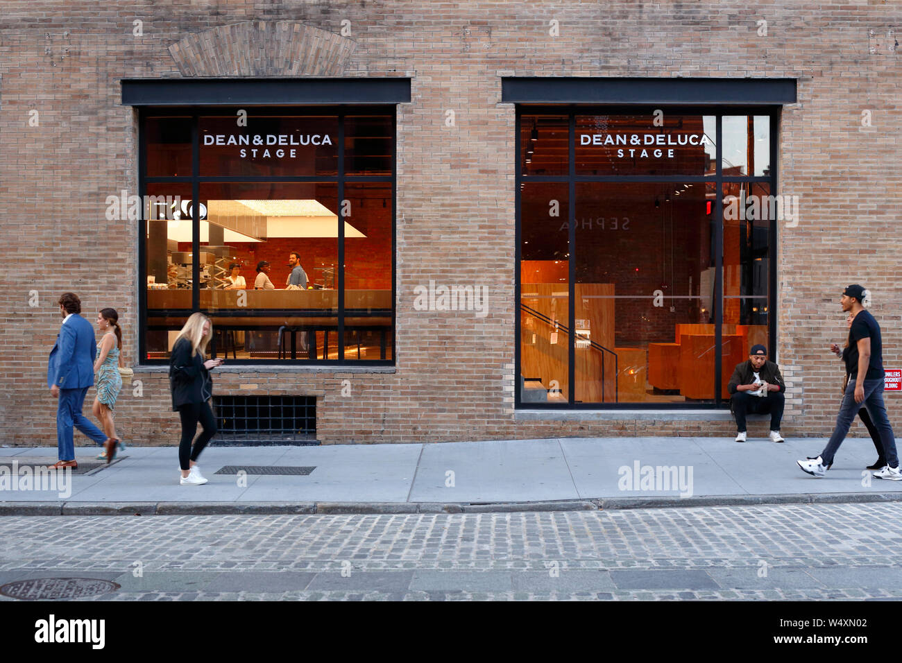 [historical storefront] Dean & DeLuca STAGE, 29 9th Ave, New York, NY Stock Photo