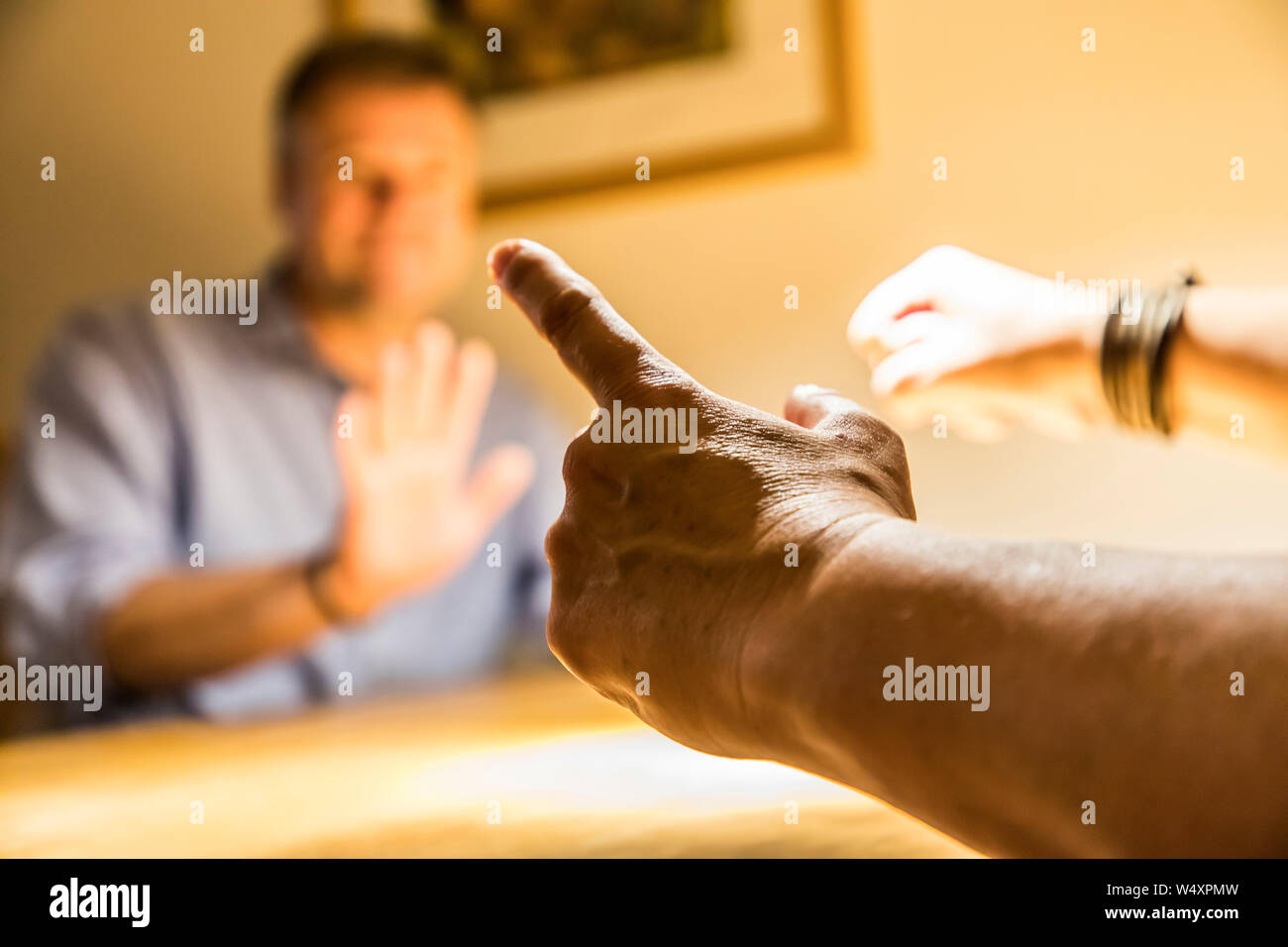 Symbol photo, argument, man and woman argue, discuss controversially