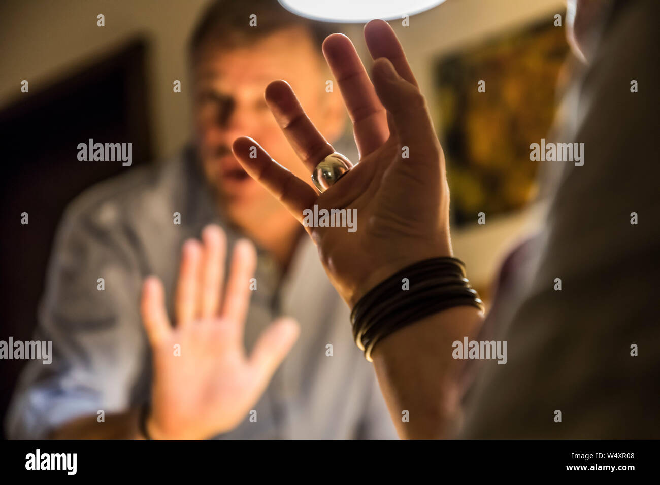 Symbol photo, argument, man and woman argue, discuss controversially