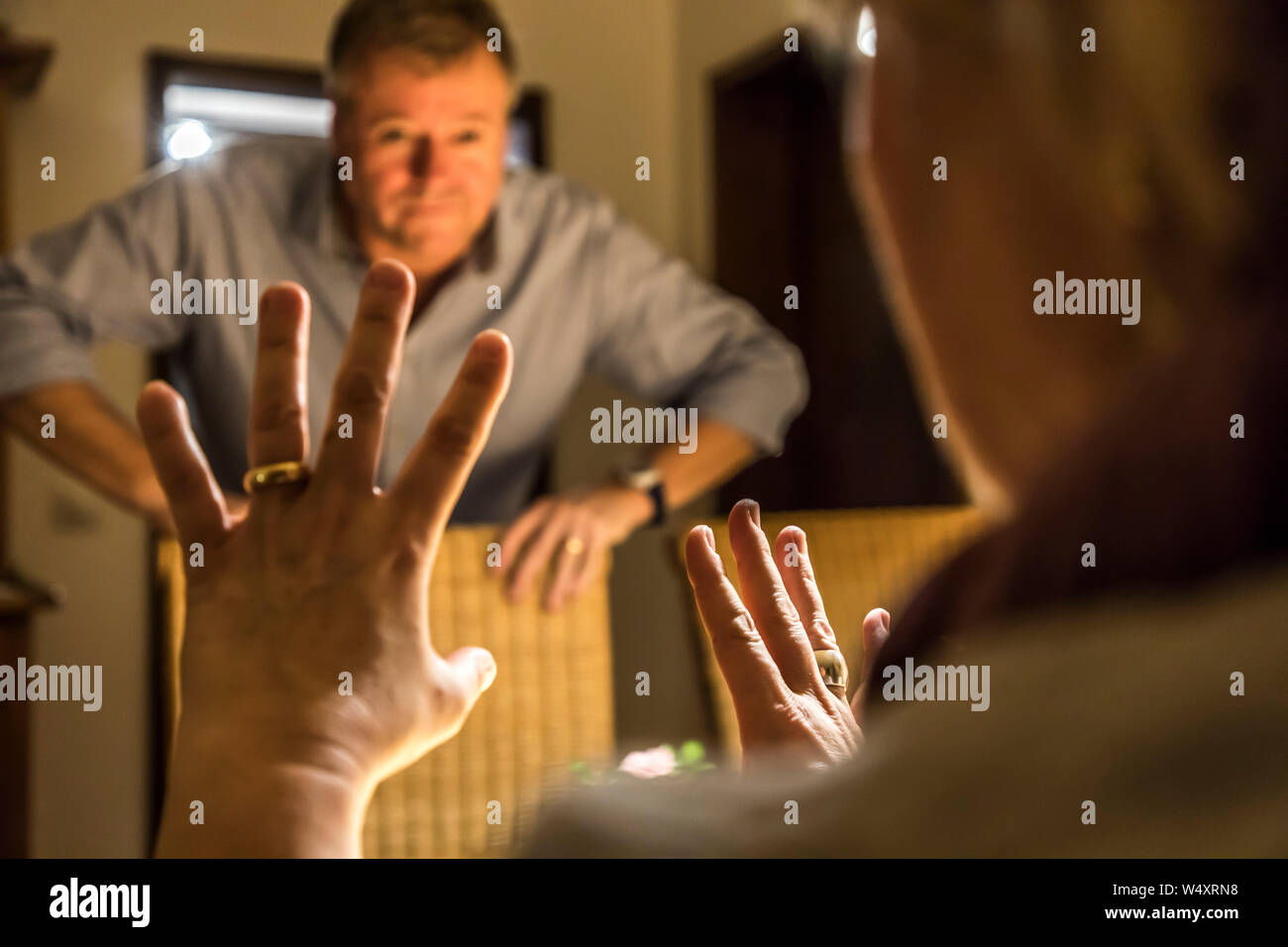 Symbol photo, argument, man and woman argue, discuss controversially