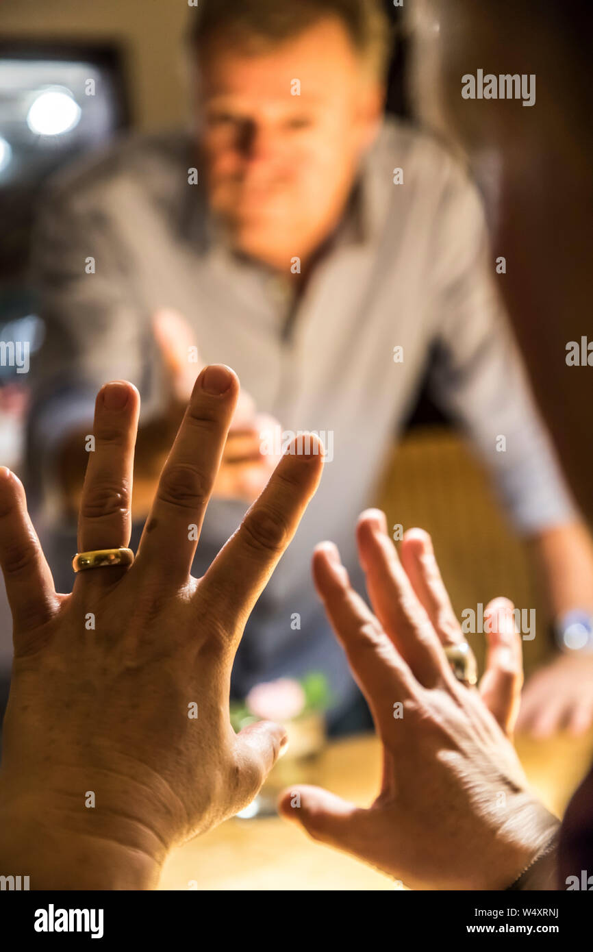 Symbol photo, argument, man and woman argue, discuss controversially