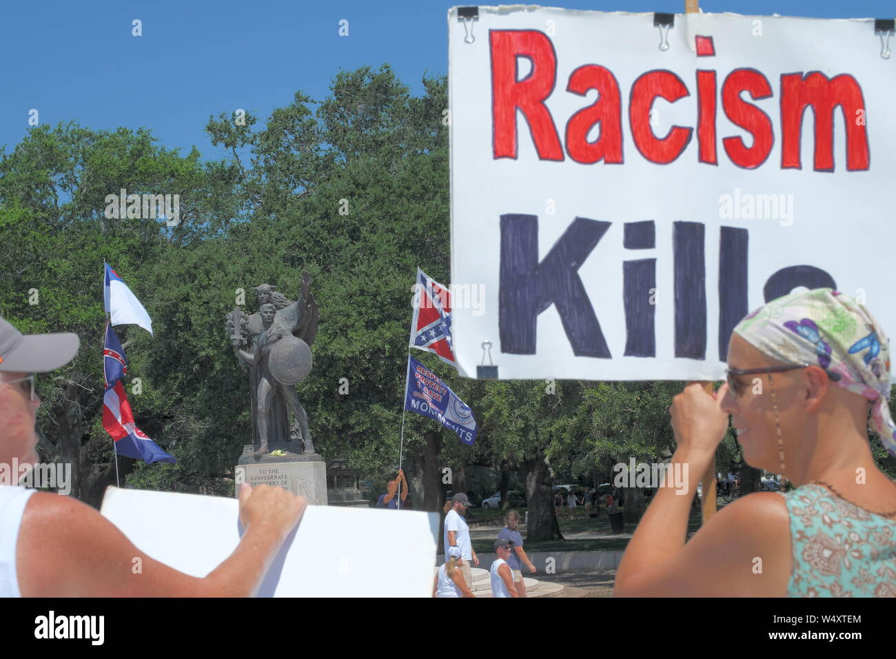 Public Protesters on a Sunday Morning Supporting  the Flying of Confederate Flags, But Opposed by LBGT Supporters and Anti Confederate Flag Protestors Stock Photo
